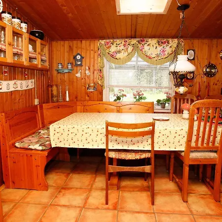 Two-bedroom Holiday In 1 *