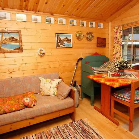 Two-bedroom Holiday In 1 *